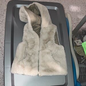 NWOT Zara reversible Plush Faux Fur Vest in Cream/brown